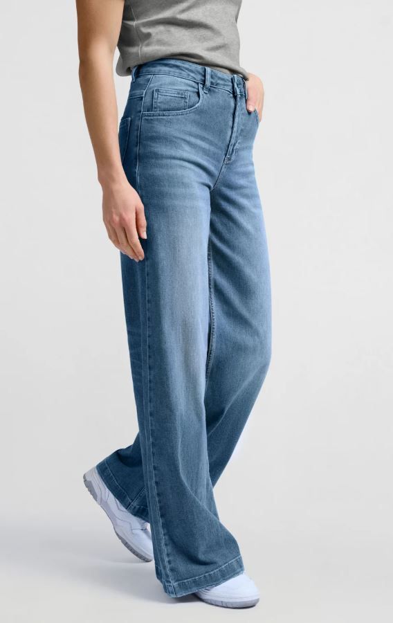 01-311074-501 Wijde Jeans - Light Blue Denim