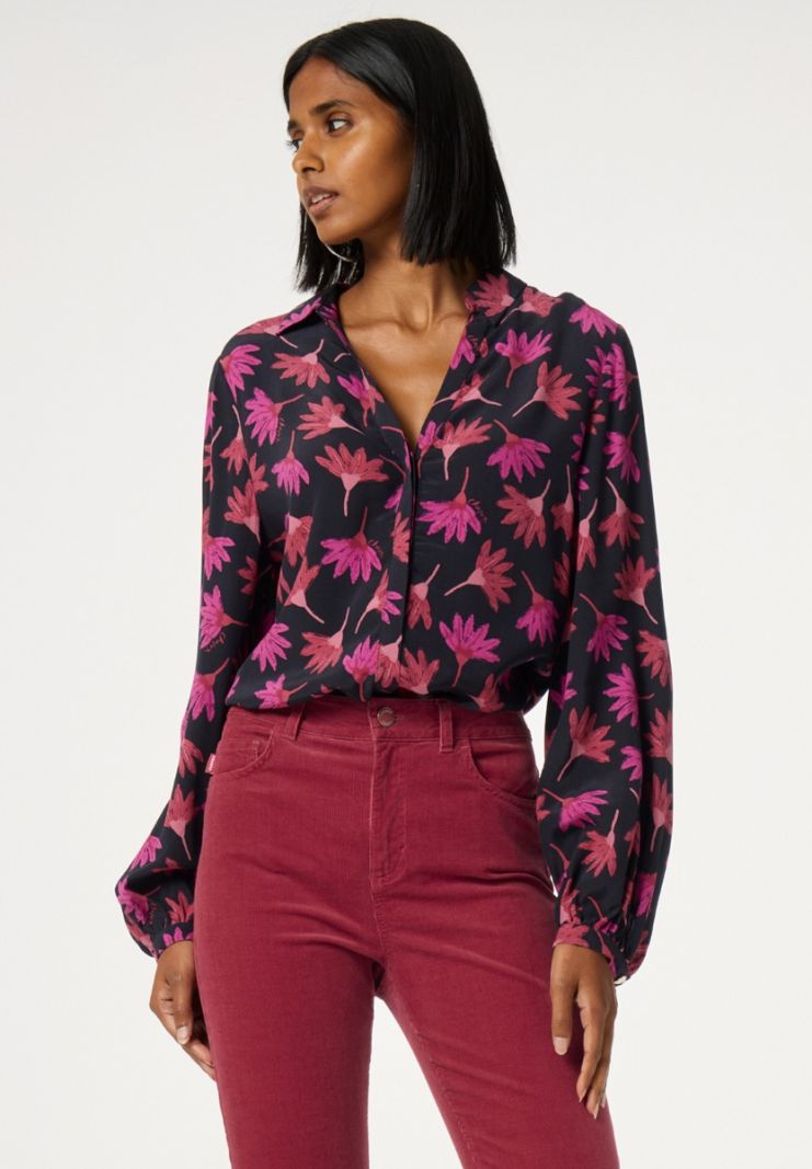 CLT-BLS-58-AW24 Liv Blouse - Zwart/Cerise Red