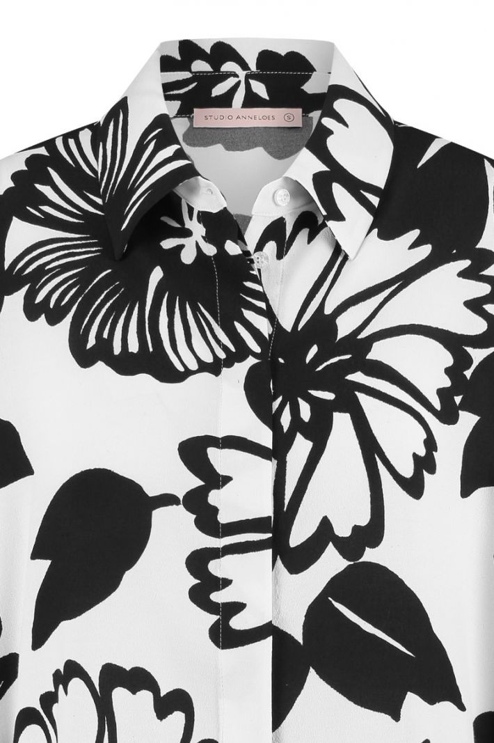 08802 Veronica Flower Crepe Blouse - White/Black