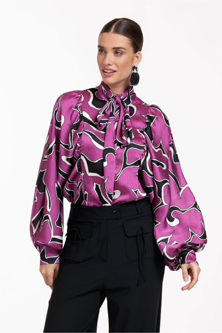 12218 Paulette Crinkle Blouse - Magenta/Black