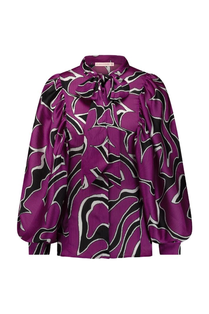 12218 Paulette Crinkle Blouse - Magenta/Black