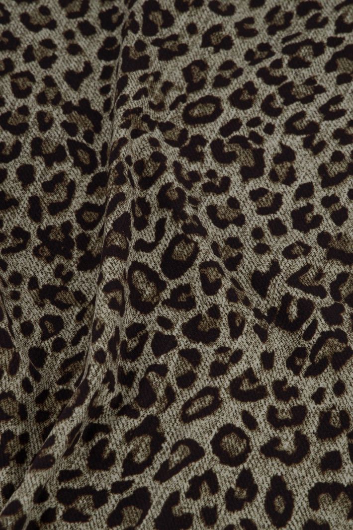 12300 Leopard Travel Tee - Latte/Black