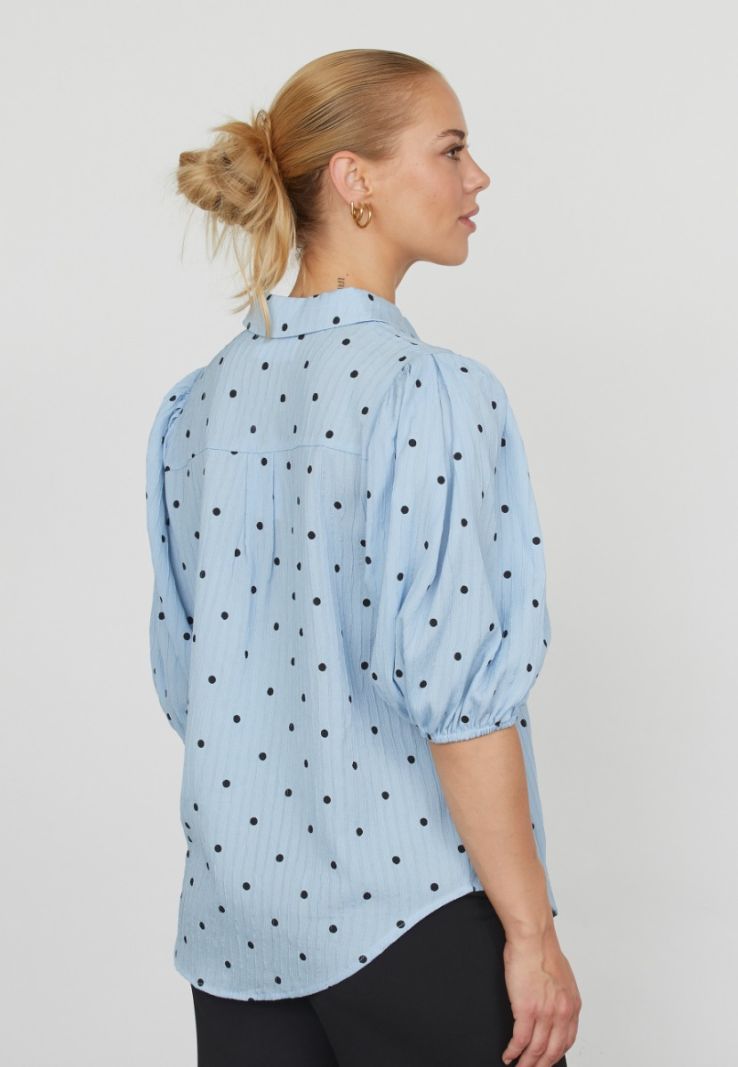 17830 ELLA-SH49 Blouse met Dots - Licht Blauw/Zwart