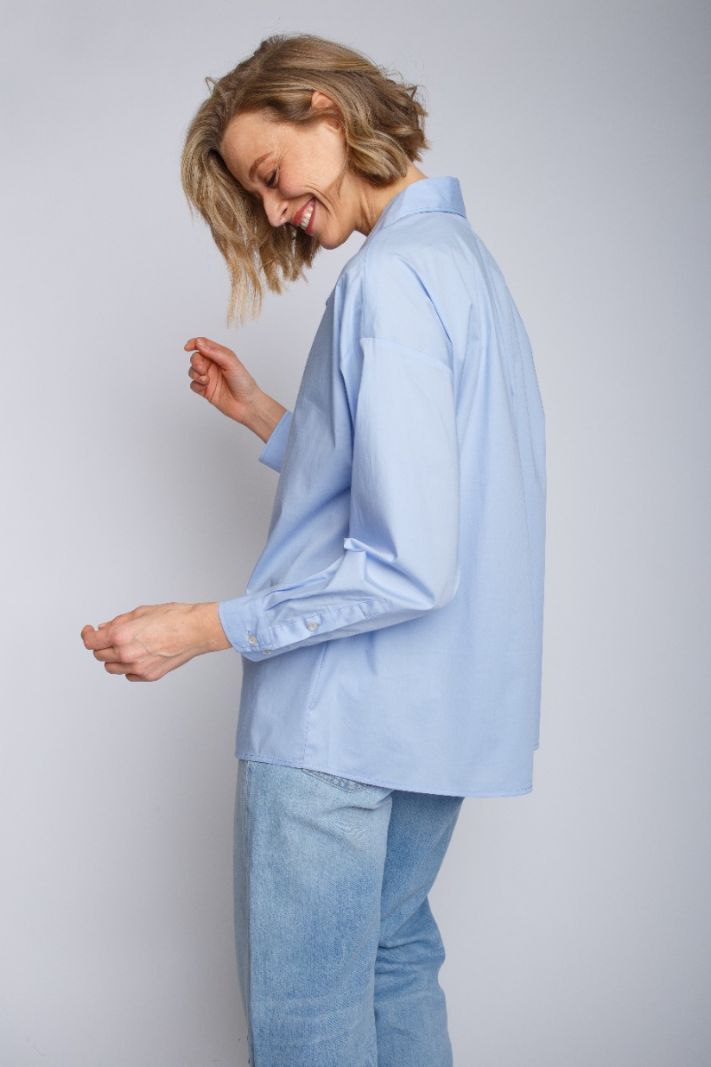 4890-155920 Oversized Blouse met Stretch - Licht Blauw