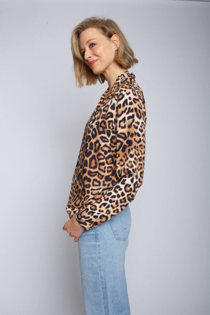 8290-154430 Blouse met Leopard Print - Bruin