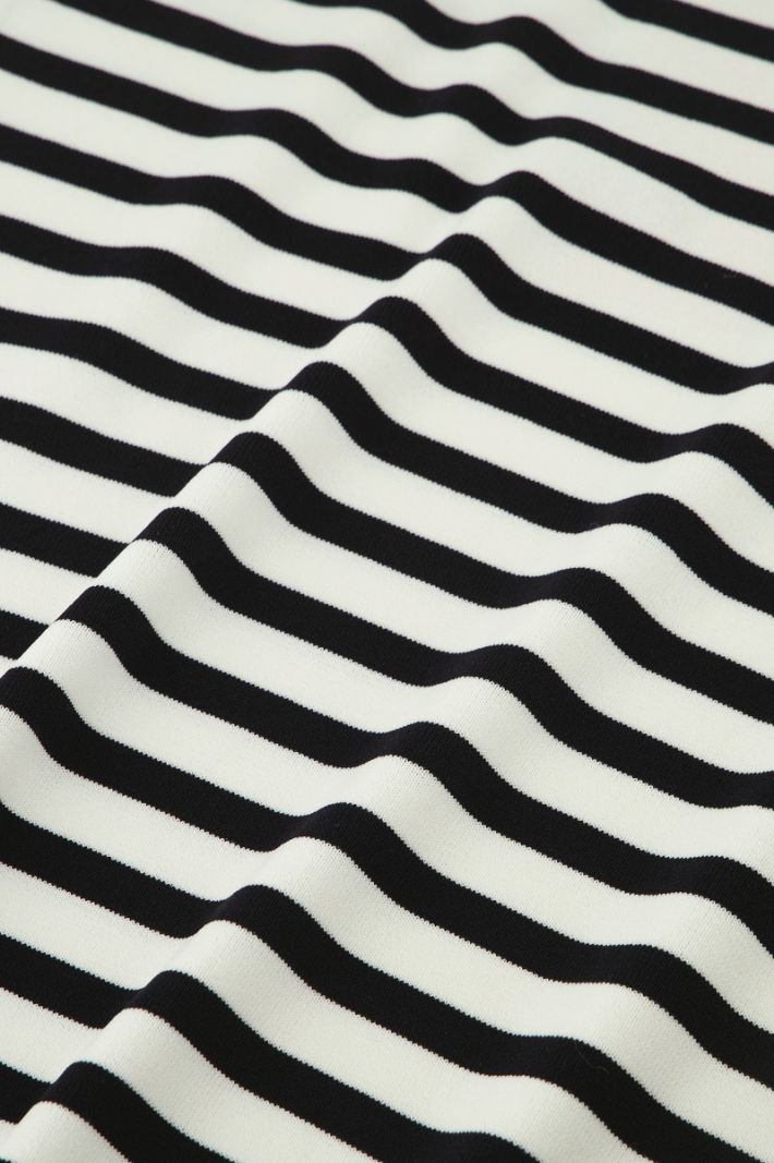 91510 Luna Stripe Short slv Pullover - Off White/Dark Blue