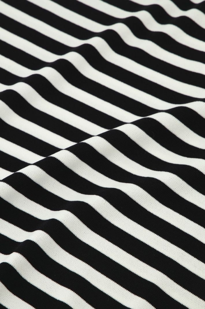 91510 Luna Stripe Short slv Pullover - Black/Off White