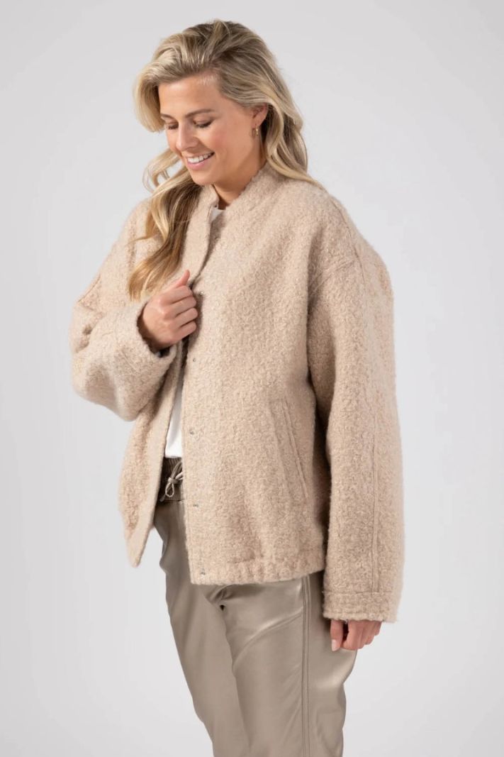 FW2411021 Baltimore Korte Jas Boucle - Sand